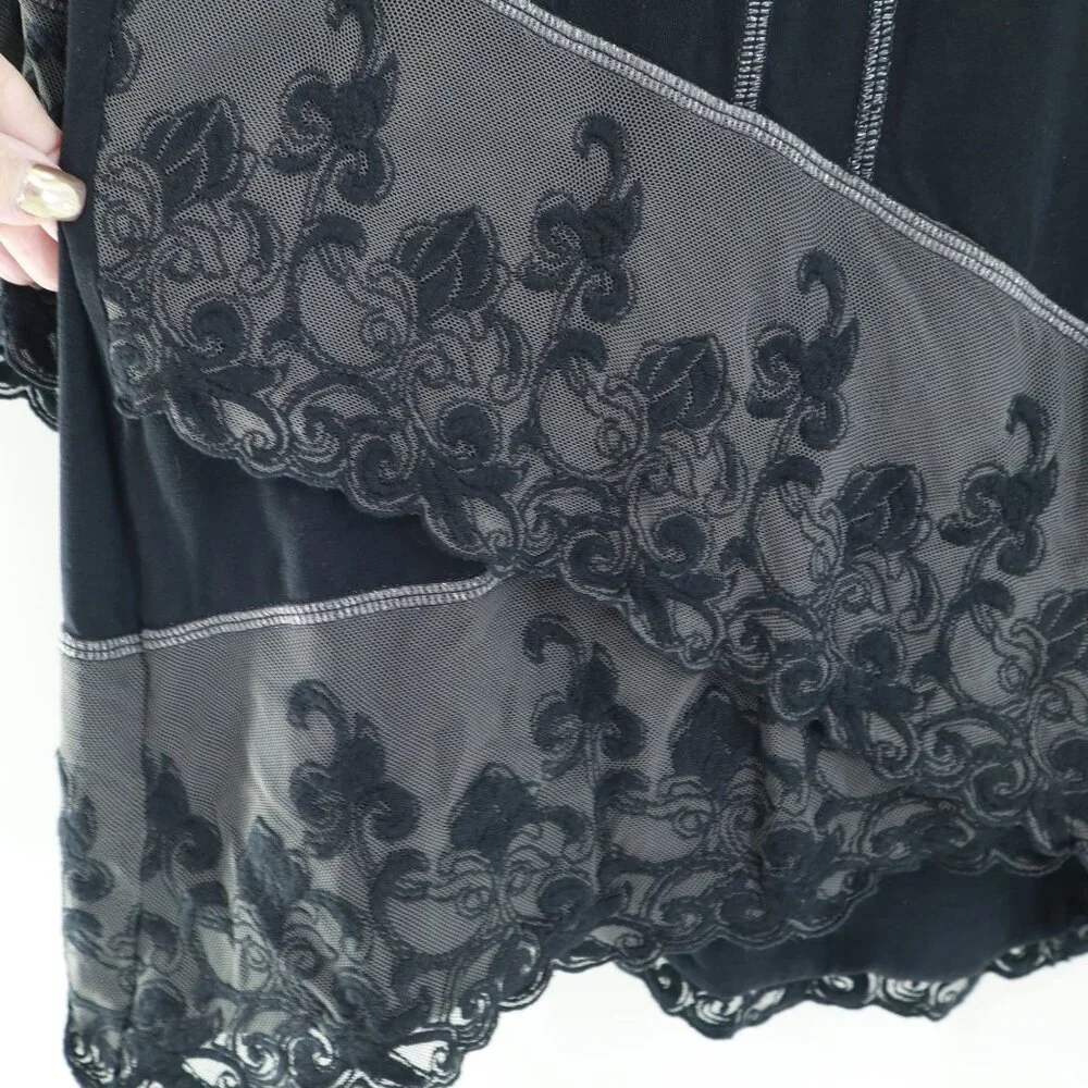 Gretty Zueger stylish black